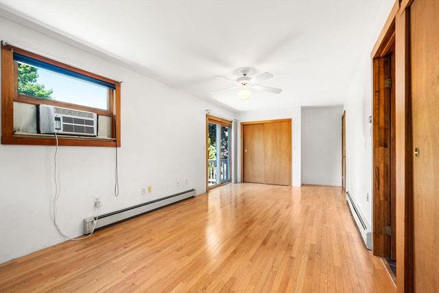 28 Pleasant St, Rockport, MA 01966