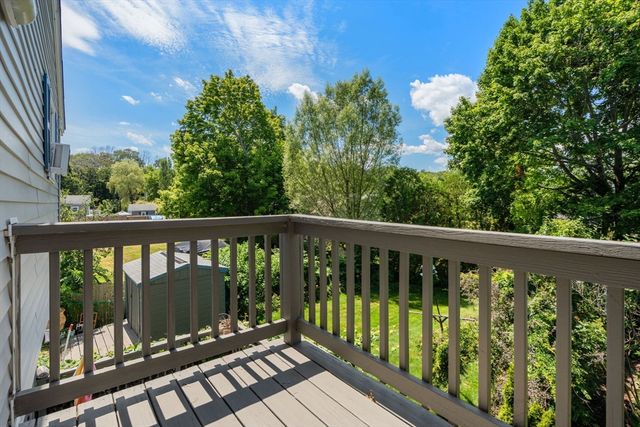 28 Pleasant St, Rockport, MA 01966