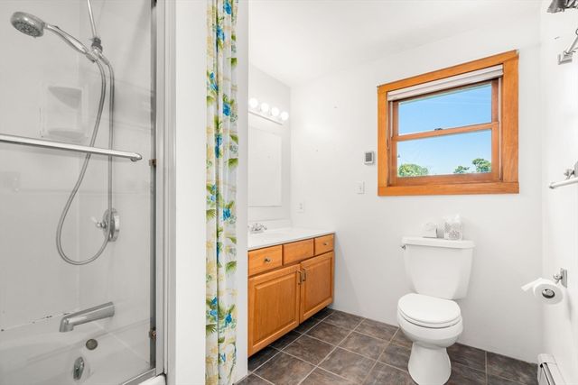 28 Pleasant St, Rockport, MA 01966