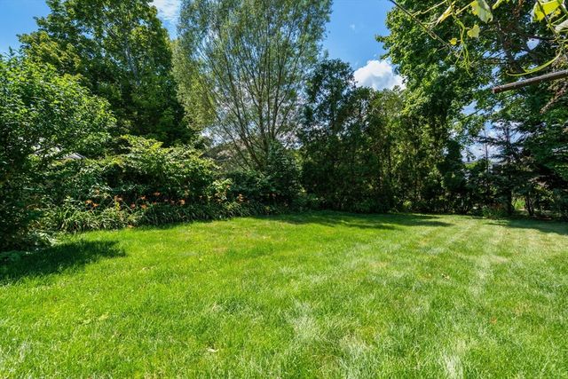 28 Pleasant St, Rockport, MA 01966