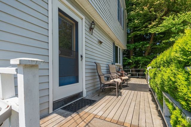 28 Pleasant St, Rockport, MA 01966