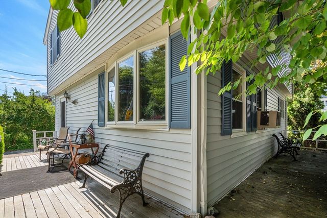 28 Pleasant St, Rockport, MA 01966