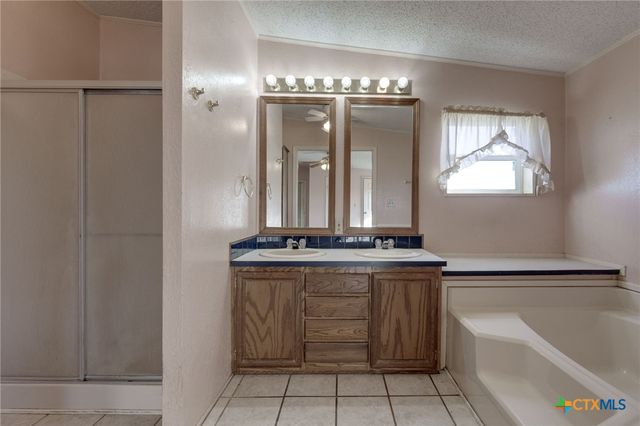 809 Crest Ct, Copperas Cove, TX 76522