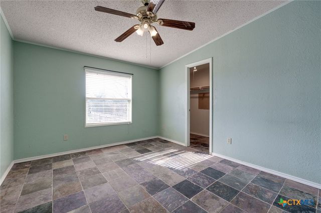 809 Crest Ct, Copperas Cove, TX 76522