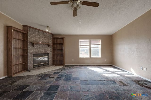 809 Crest Ct, Copperas Cove, TX 76522