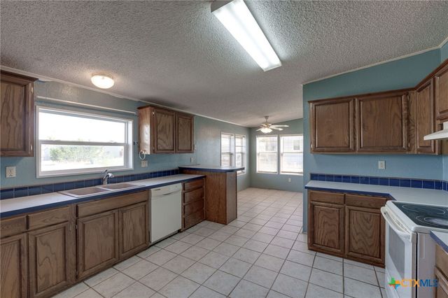 809 Crest Ct, Copperas Cove, TX 76522