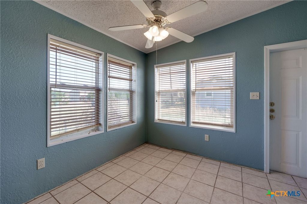 Image 11 of property listing at 809 Crest Ct, Copperas Cove, TX 76522