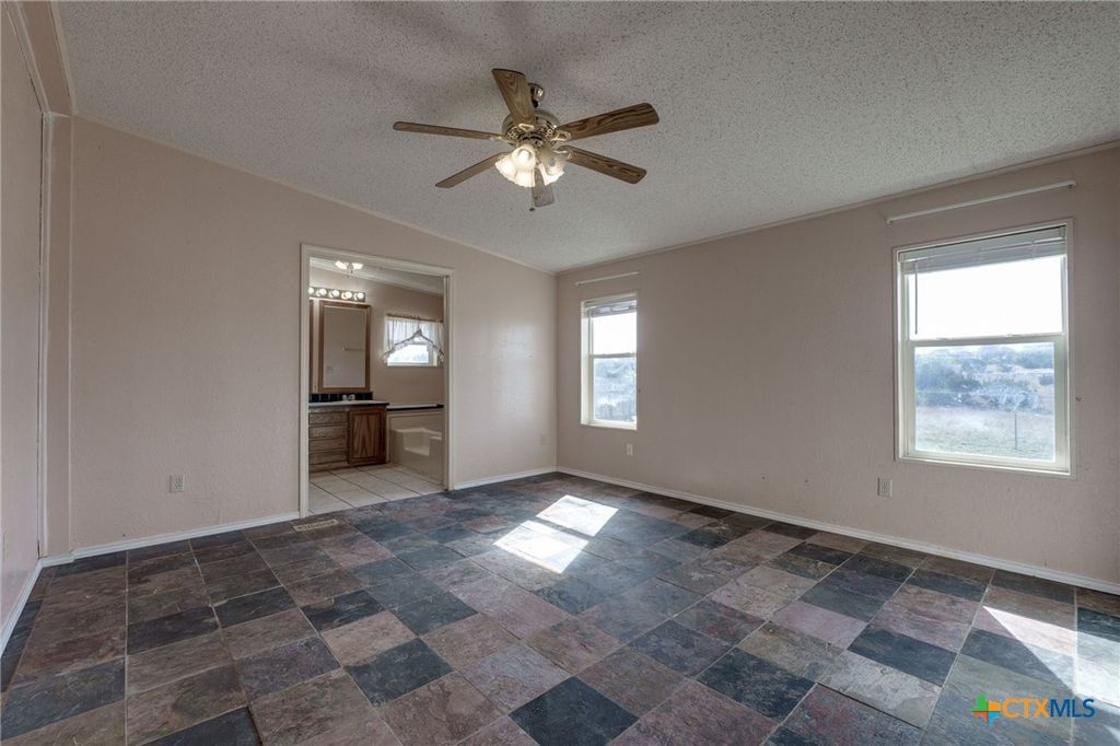 Image 12 of property listing at 809 Crest Ct, Copperas Cove, TX 76522