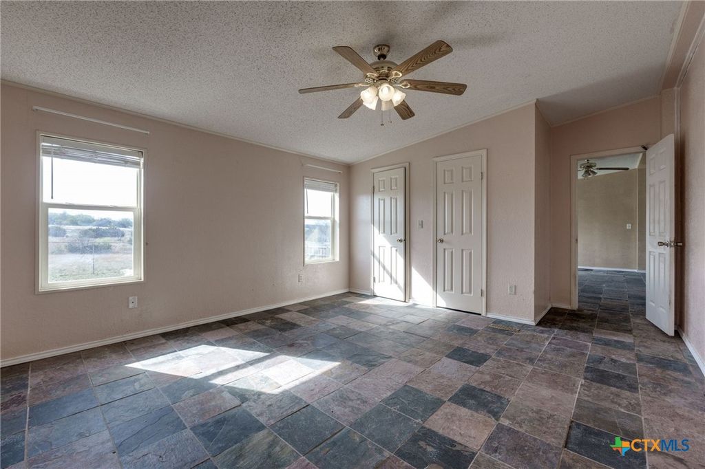 Image 13 of property listing at 809 Crest Ct, Copperas Cove, TX 76522