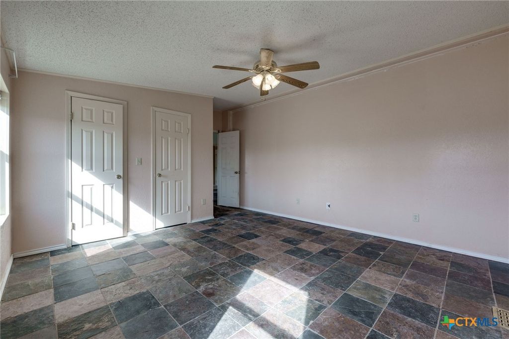 Image 14 of property listing at 809 Crest Ct, Copperas Cove, TX 76522