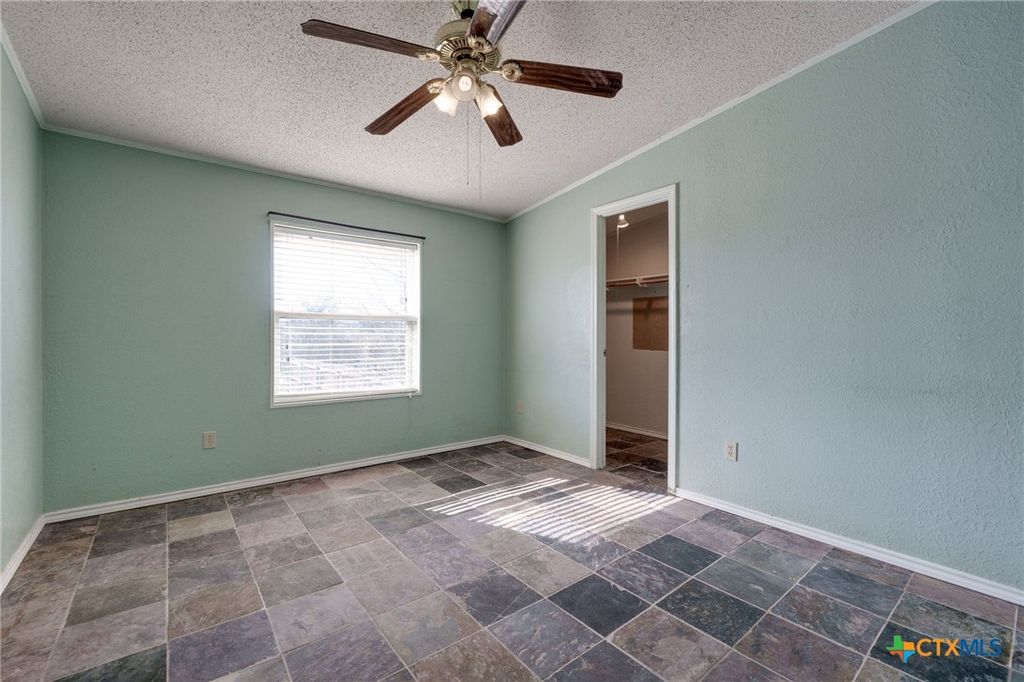 Image 17 of property listing at 809 Crest Ct, Copperas Cove, TX 76522