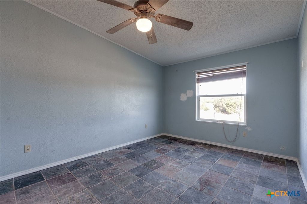 Image 19 of property listing at 809 Crest Ct, Copperas Cove, TX 76522