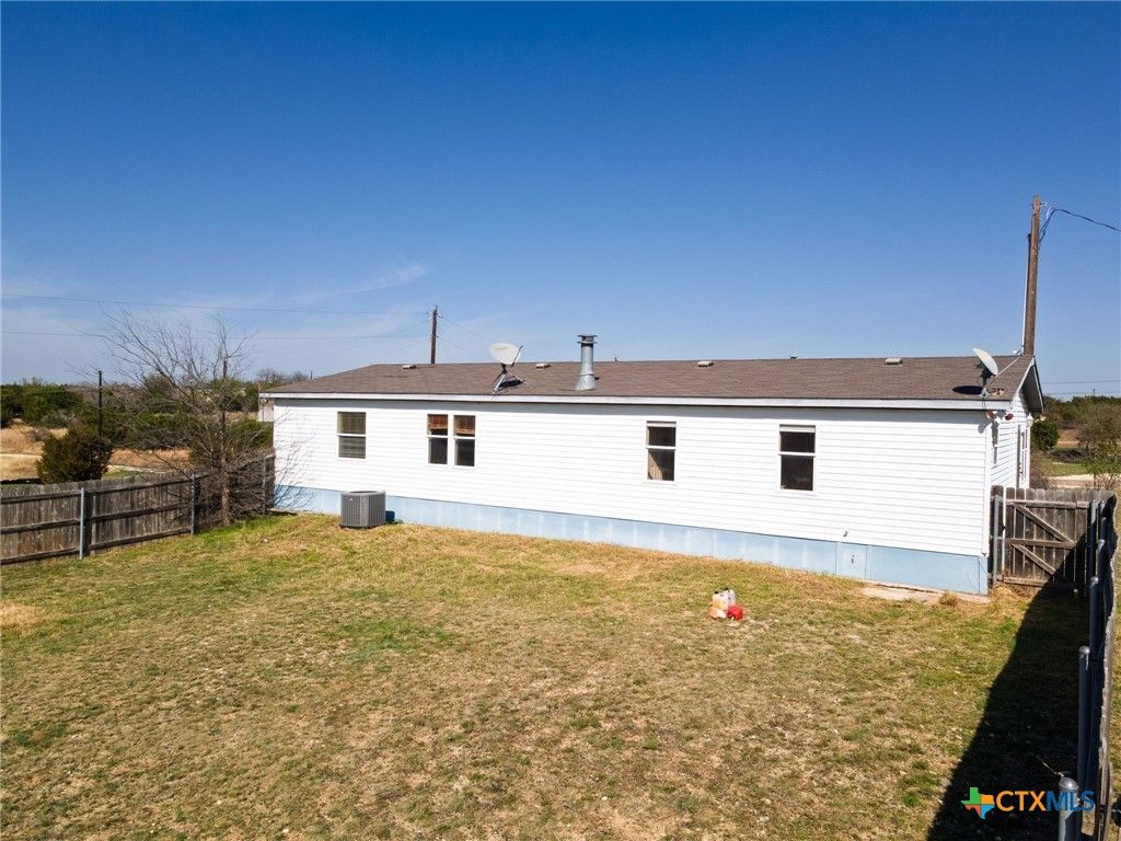 Image 21 of property listing at 809 Crest Ct, Copperas Cove, TX 76522