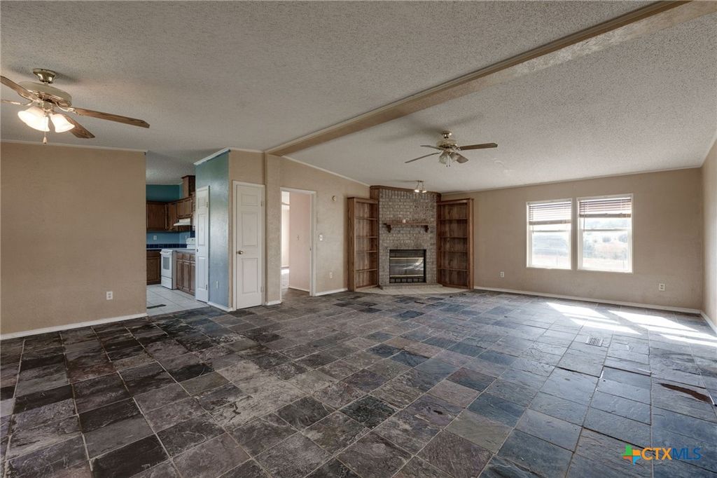 Image 5 of property listing at 809 Crest Ct, Copperas Cove, TX 76522