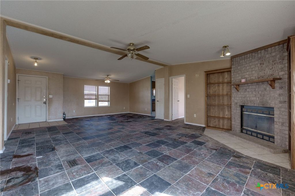 Image 7 of property listing at 809 Crest Ct, Copperas Cove, TX 76522