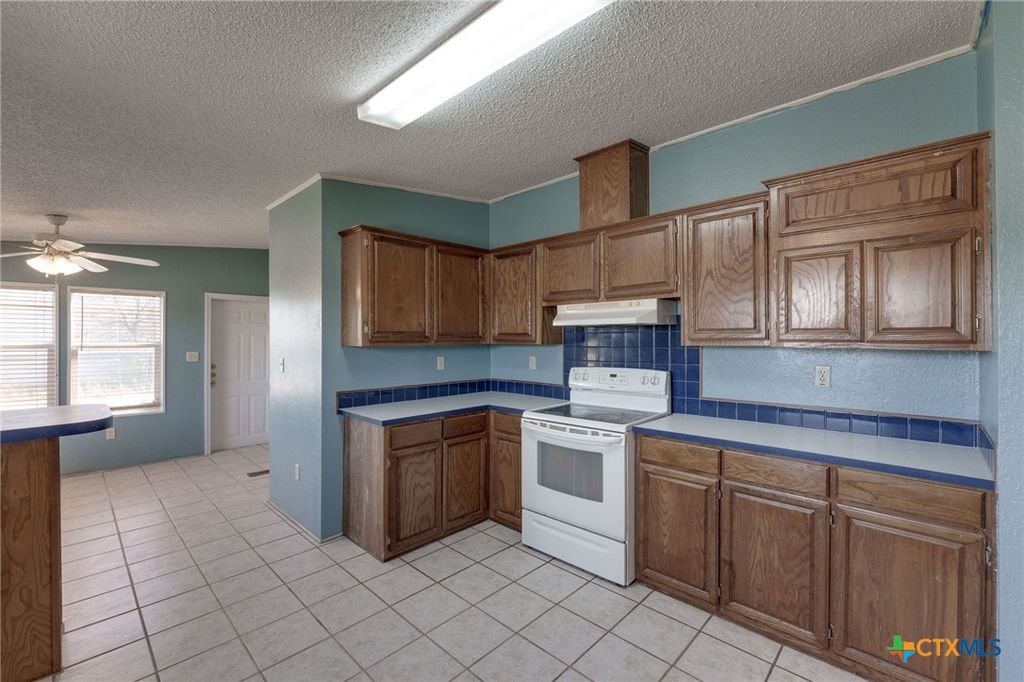 Image 9 of property listing at 809 Crest Ct, Copperas Cove, TX 76522