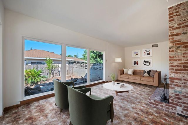 1056 Entrada Rd, Sacramento, CA 95864