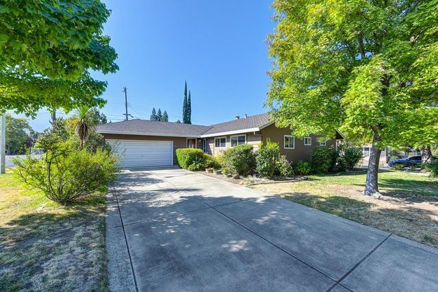 1056 Entrada Rd, Sacramento, CA 95864