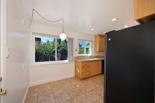 1056 Entrada Rd, Sacramento, CA 95864