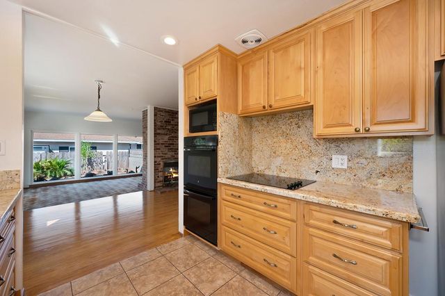 1056 Entrada Rd, Sacramento, CA 95864