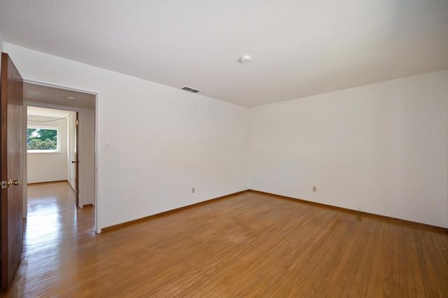 1056 Entrada Rd, Sacramento, CA 95864