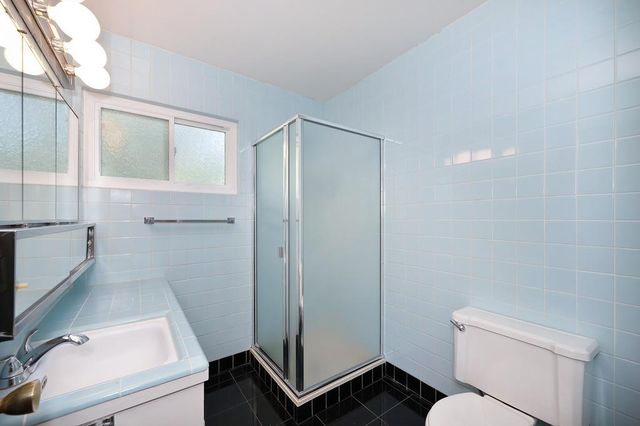 1056 Entrada Rd, Sacramento, CA 95864