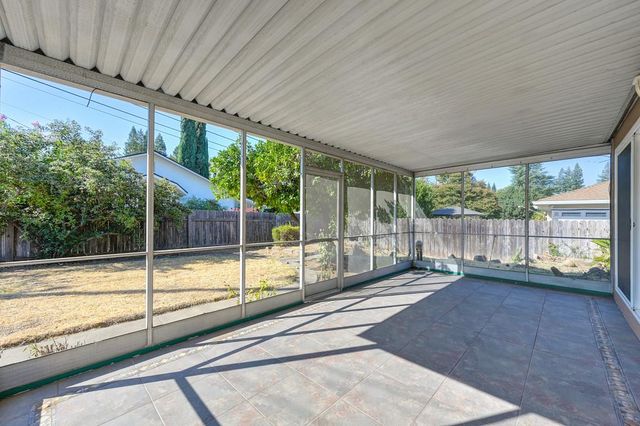 1056 Entrada Rd, Sacramento, CA 95864