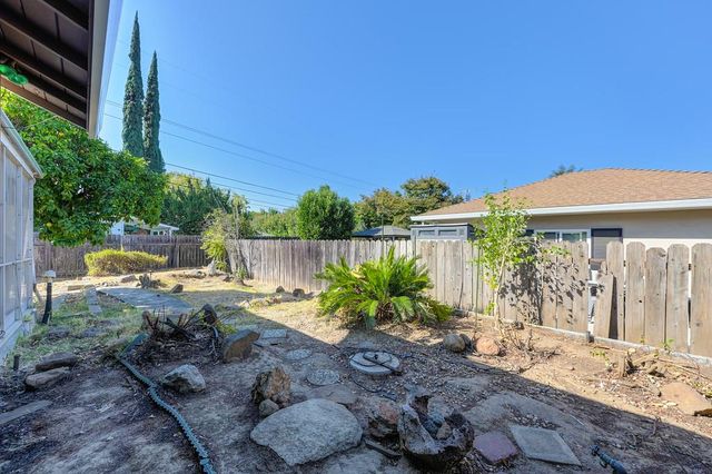 1056 Entrada Rd, Sacramento, CA 95864