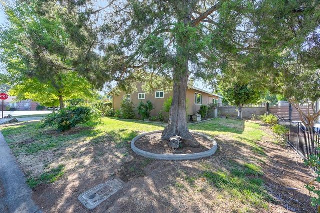 1056 Entrada Rd, Sacramento, CA 95864
