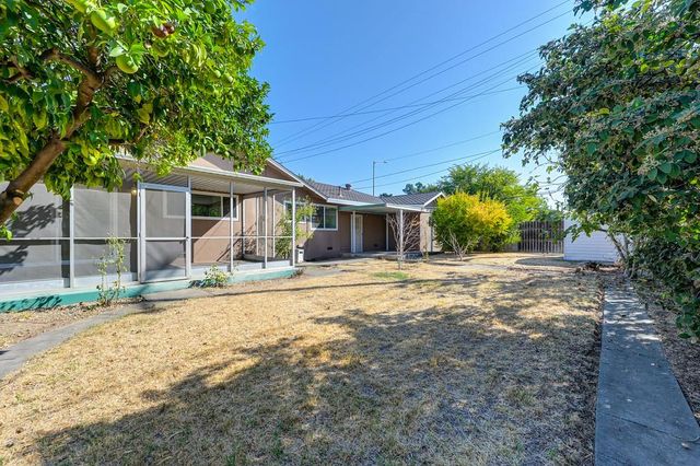 1056 Entrada Rd, Sacramento, CA 95864