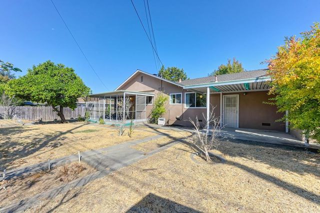 1056 Entrada Rd, Sacramento, CA 95864