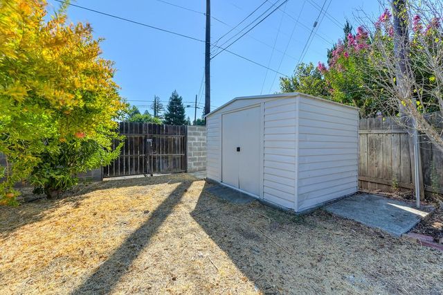 1056 Entrada Rd, Sacramento, CA 95864