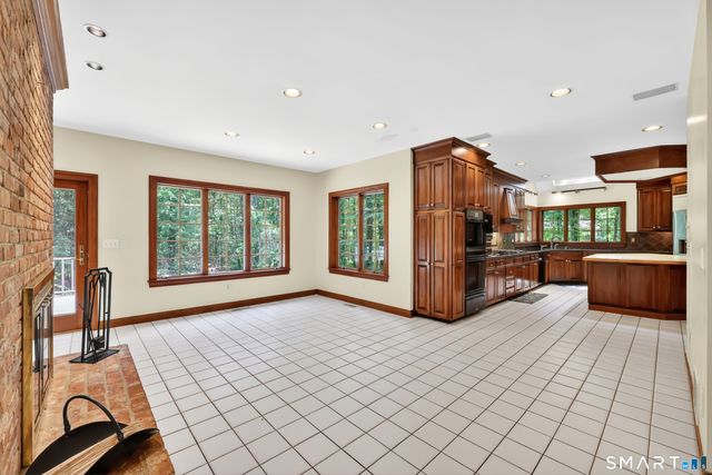3 Eton Place, Farmington, CT 06032