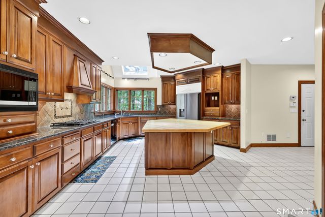 3 Eton Place, Farmington, CT 06032