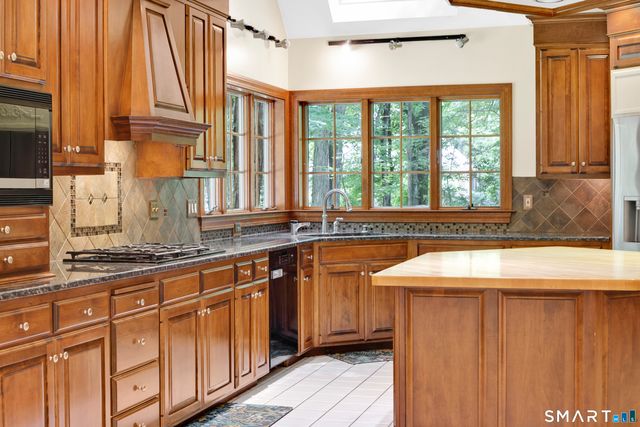 3 Eton Place, Farmington, CT 06032