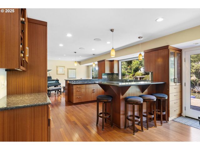 17810 SARAH HILL Ln, Lake Oswego, OR 97035