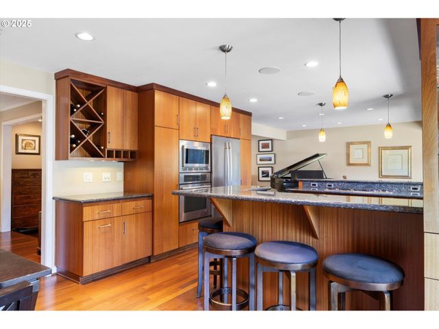 17810 SARAH HILL Ln, Lake Oswego, OR 97035