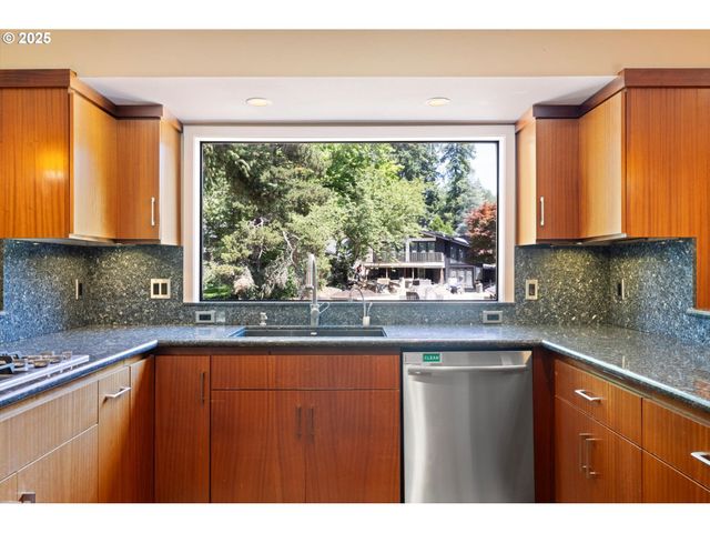 17810 SARAH HILL Ln, Lake Oswego, OR 97035