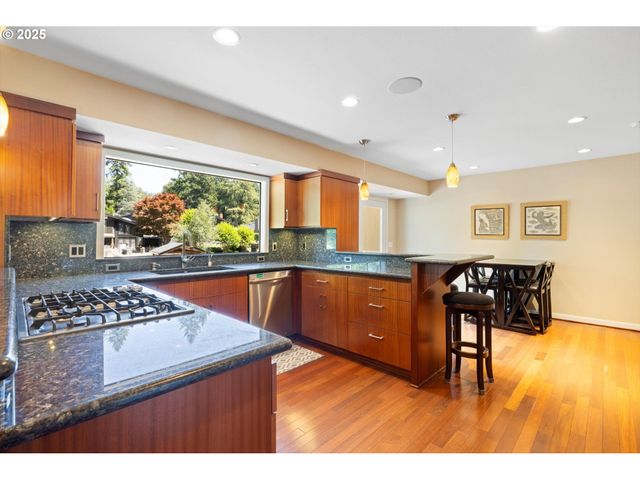 17810 SARAH HILL Ln, Lake Oswego, OR 97035