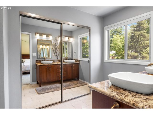 17810 SARAH HILL Ln, Lake Oswego, OR 97035