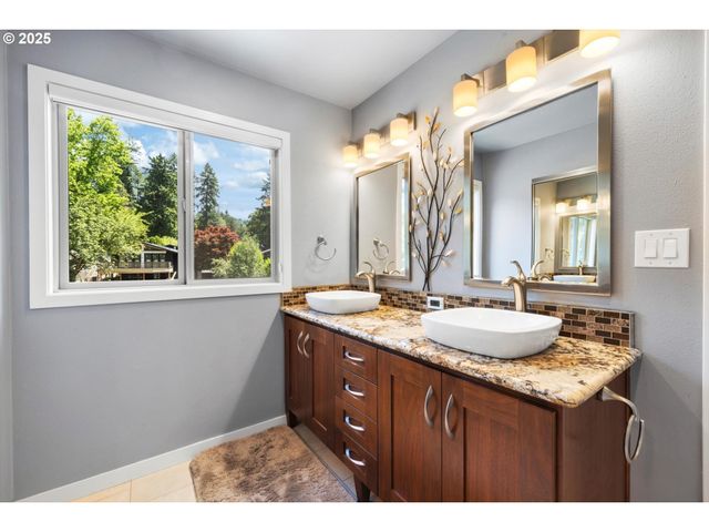17810 SARAH HILL Ln, Lake Oswego, OR 97035