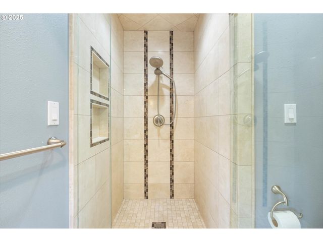 17810 SARAH HILL Ln, Lake Oswego, OR 97035