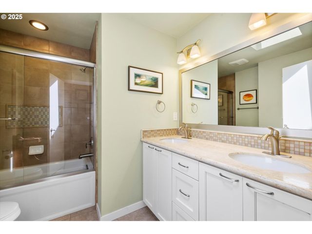 17810 SARAH HILL Ln, Lake Oswego, OR 97035