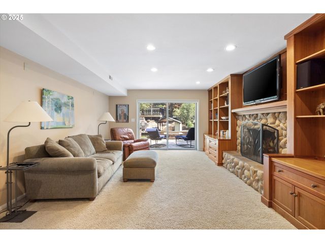 17810 SARAH HILL Ln, Lake Oswego, OR 97035