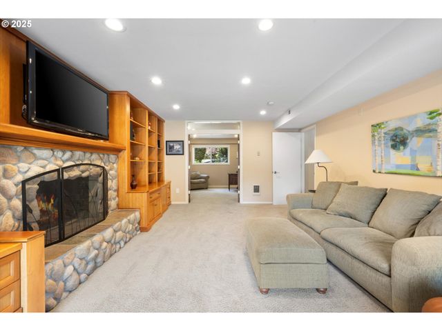 17810 SARAH HILL Ln, Lake Oswego, OR 97035