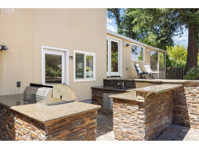 17810 SARAH HILL Ln, Lake Oswego, OR 97035