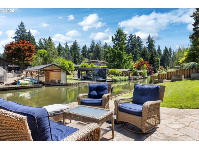 17810 SARAH HILL Ln, Lake Oswego, OR 97035