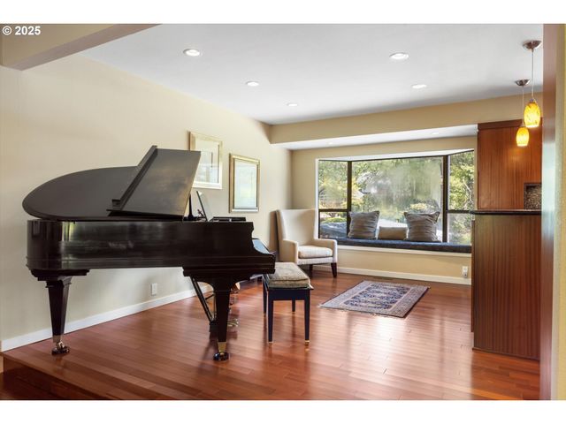 17810 SARAH HILL Ln, Lake Oswego, OR 97035