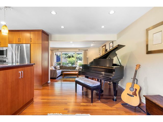 17810 SARAH HILL Ln, Lake Oswego, OR 97035