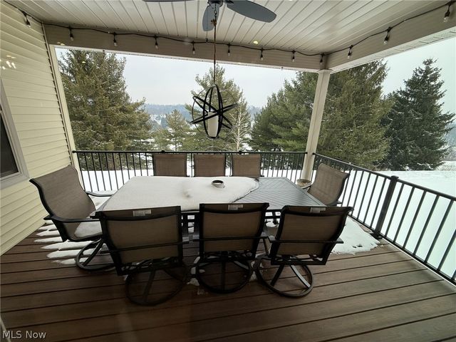 1196 Pinebluff Drive NE, New Philadelphia, OH 44663